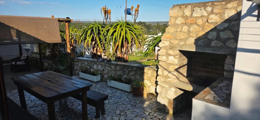 2 Bedroom Property for Sale in Stilbaai Oos Western Cape